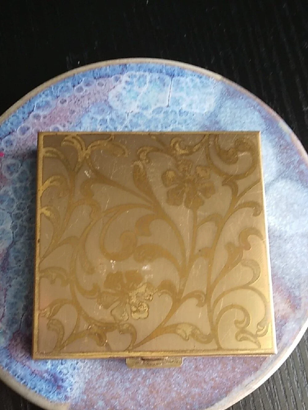Vintage Volupte 1940s 1950s Gold Floral Powder Compact Mirror